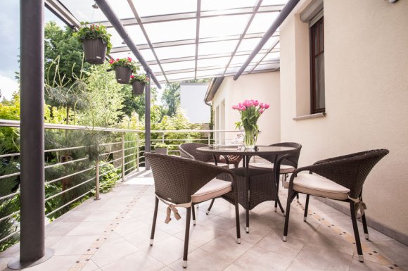 Entreprise pour la création d'une terrasse en béton pour une maison en construction à Ambronay